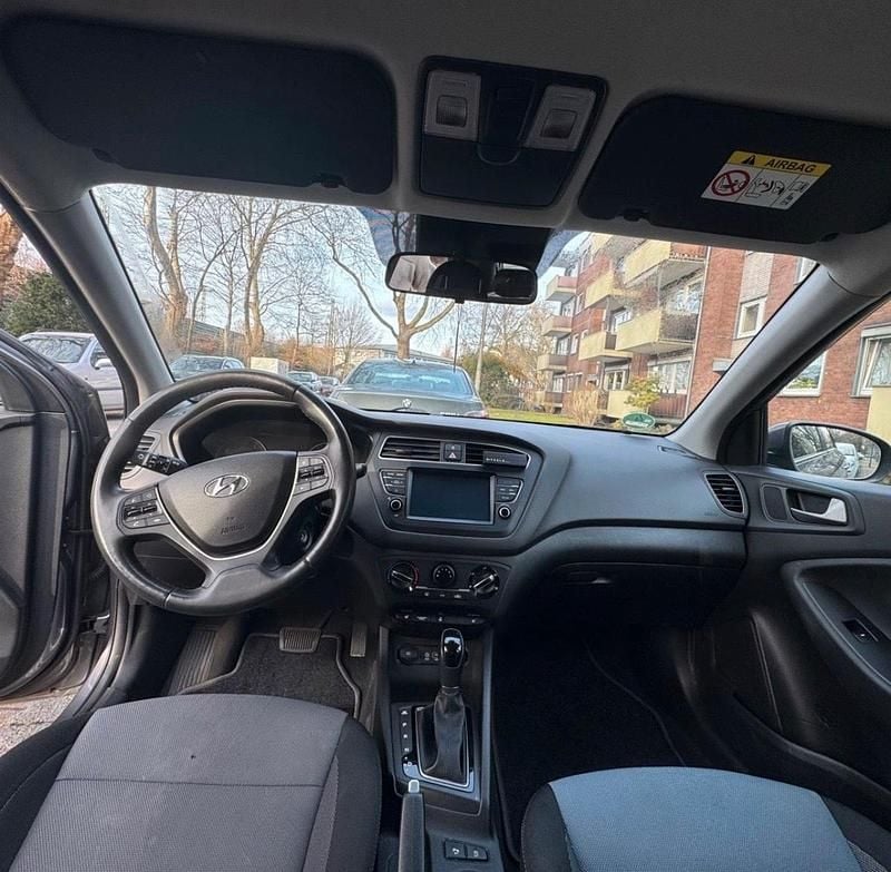 Gebraucht Hyundai i20 Active 101 PS (74 kW) 2018 Grau Kleinwagen