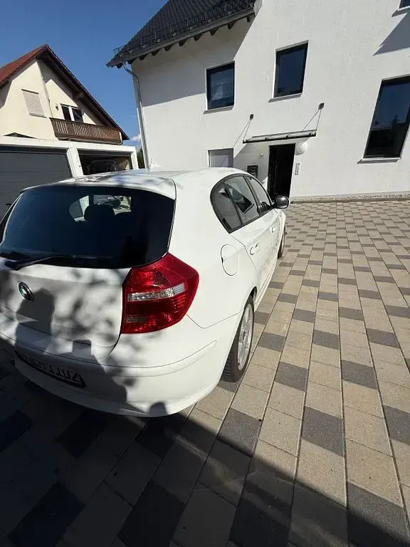 Gebraucht BMW 116 122 PS (89 kW) 2010 Weiß Kleinwagen