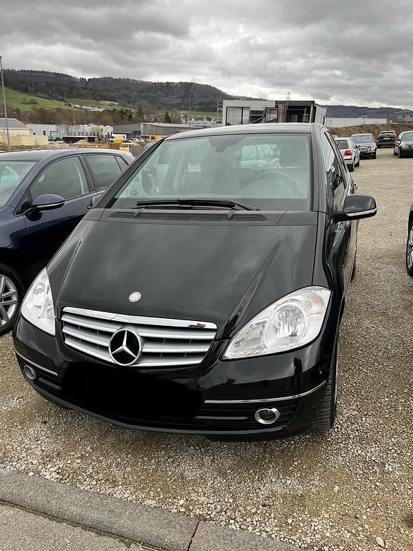 Schwarz Gebraucht 2011 Mercedes A180 Kleinwagen | 4.200 € (Guter Preis) - Bild 1/4