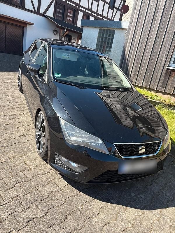 Second-hand Seat Leon FR 180 CP (132 kW) 2015 Negru Berlinǎ