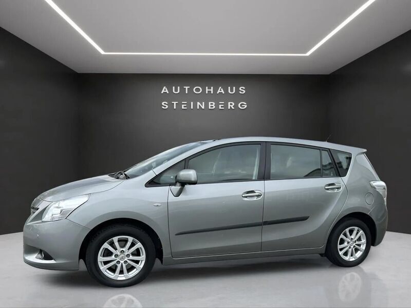 Gebraucht Toyota Verso Edition 147 PS (108 kW) 2011 Grau Van / Kleinbus