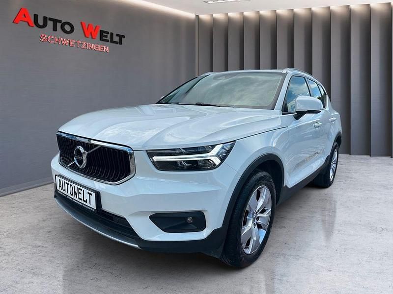 Weiß Gebraucht 2021 Volvo XC40 Momentum SUV | 22.990 € (Guter Preis) - Bild 1/4