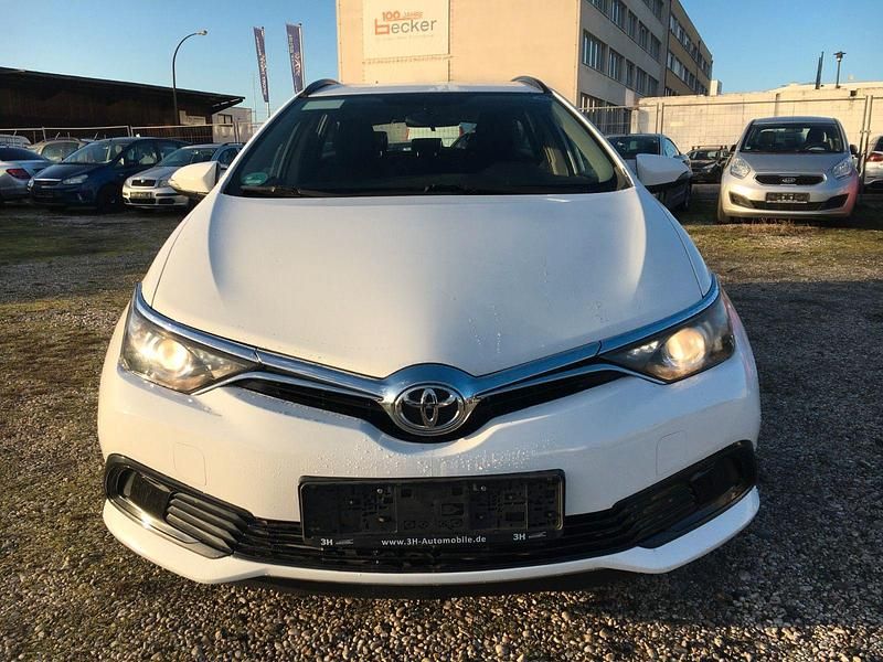Gebraucht Toyota Auris Cool 90 PS (66 kW) 2016 Weiß Kombi