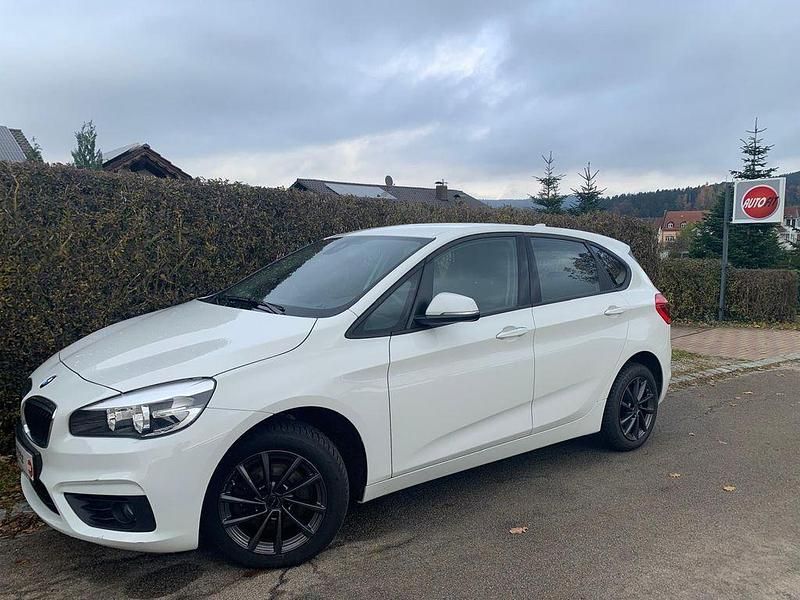 Weiß Gebraucht 2017 BMW 218 Kombi | 13.390 € (Guter Preis) - Bild 1/4