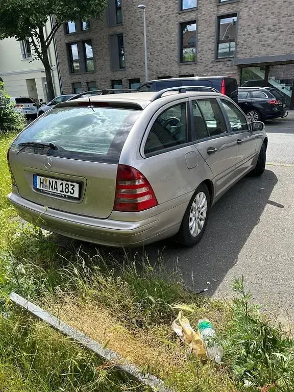 Gebraucht Mercedes C220 Classic 143 PS (105 kW) 2003 Beige Limousine