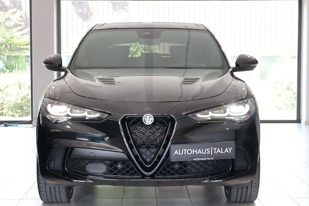 Gebraucht Alfa Romeo Stelvio Quadrifoglio 519 PS (381 kW) 2024 Nero vulcano metallic SUV