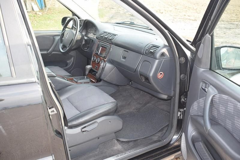 Gebraucht Mercedes ML270 150 PS (110 kW) 2005 Schwarz SUV