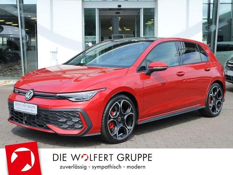Kings red metallic / schwarz u Gebraucht 2024 VW Golf VIII GTI Limousine | 35.850 € (Guter Preis) - Bild 1/4