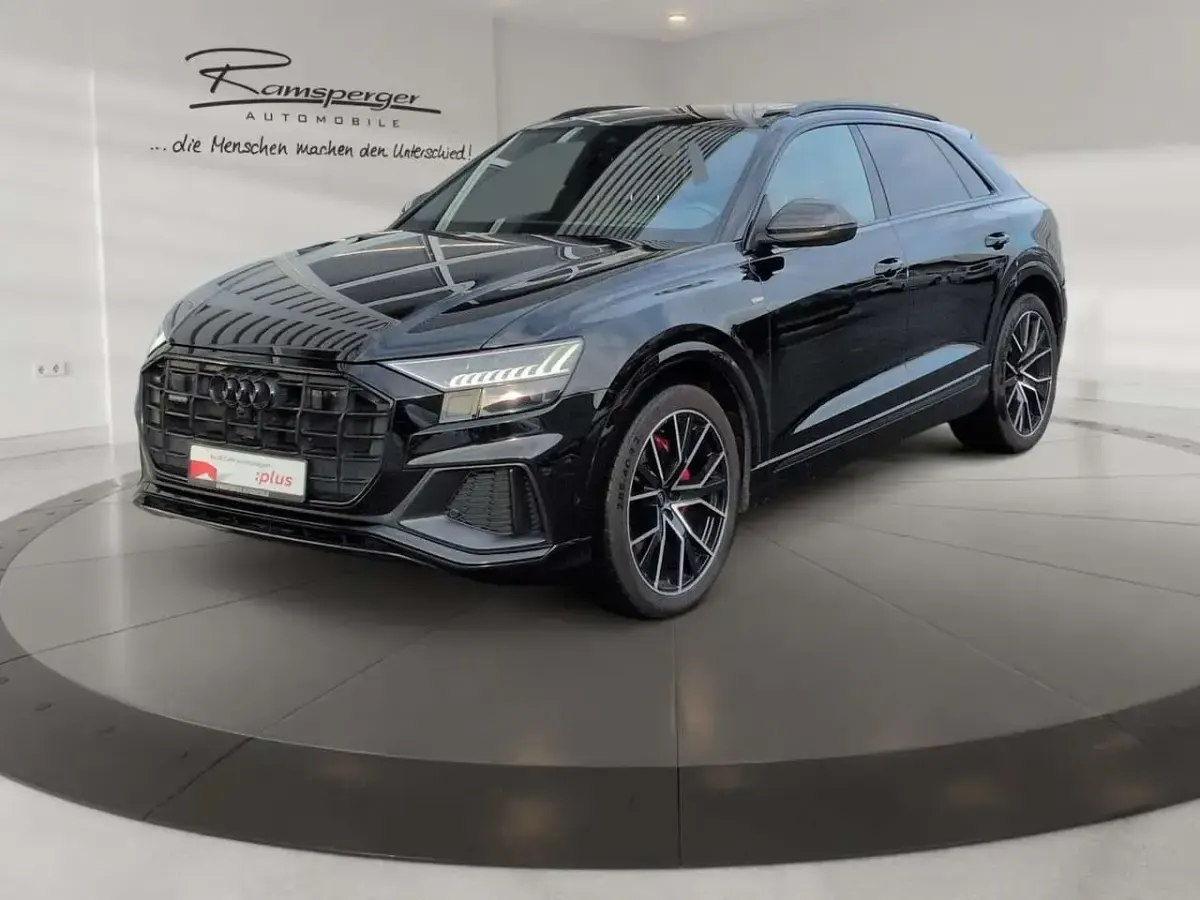 Gebraucht Audi Q8 S-Line 286 PS (210 kW) 2023 Mythosschwarz metallic SUV