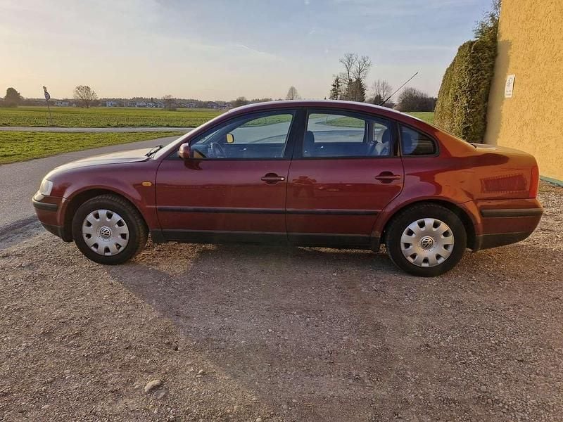 Gebraucht VW Passat 101 PS (74 kW) 1997 Limousine
