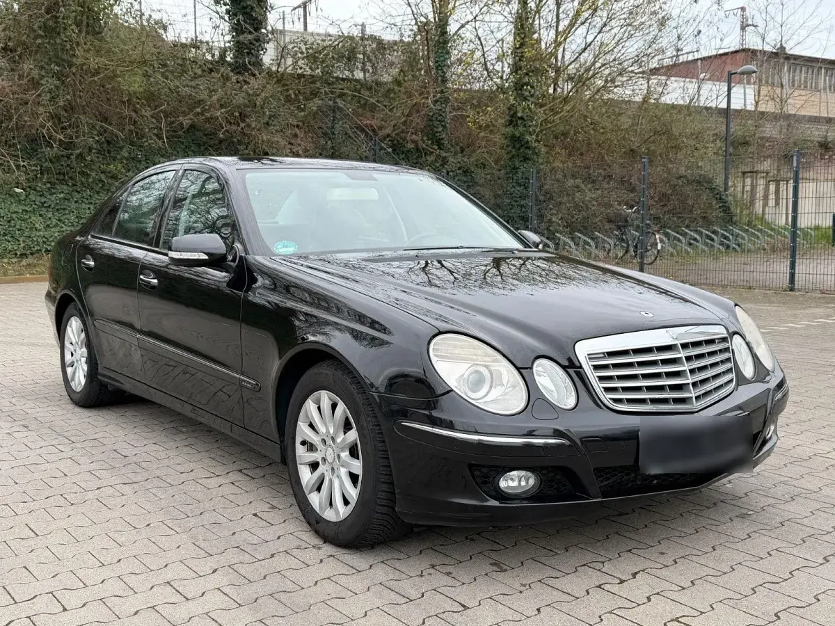 Gebraucht Mercedes E350 Avantgarde 272 PS (200 kW) 2008 Schwarz Limousine