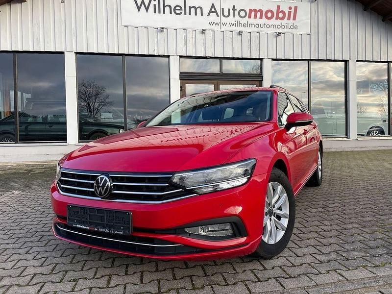 Rot Gebraucht 2023 VW Passat Business Kombi | 18.490 € (Superpreis) - Bild 1/4