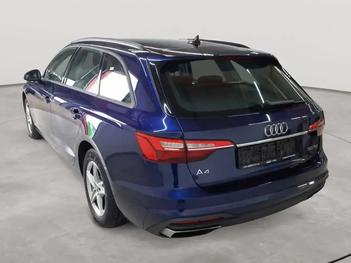 Gebraucht Audi A4 136 PS (100 kW) 2022 Navarrablau metallic Kombi