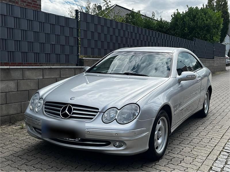 Grau Gebraucht 2003 Mercedes CLK200 Coupé | 3.000 € - Bild 1/4