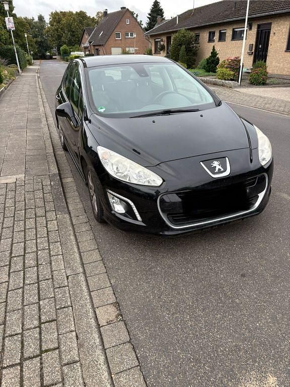 Schwarz Gebraucht 2013 Peugeot 308 Active Limousine | 5.700 € (Fairer Preis) - Bild 1/2