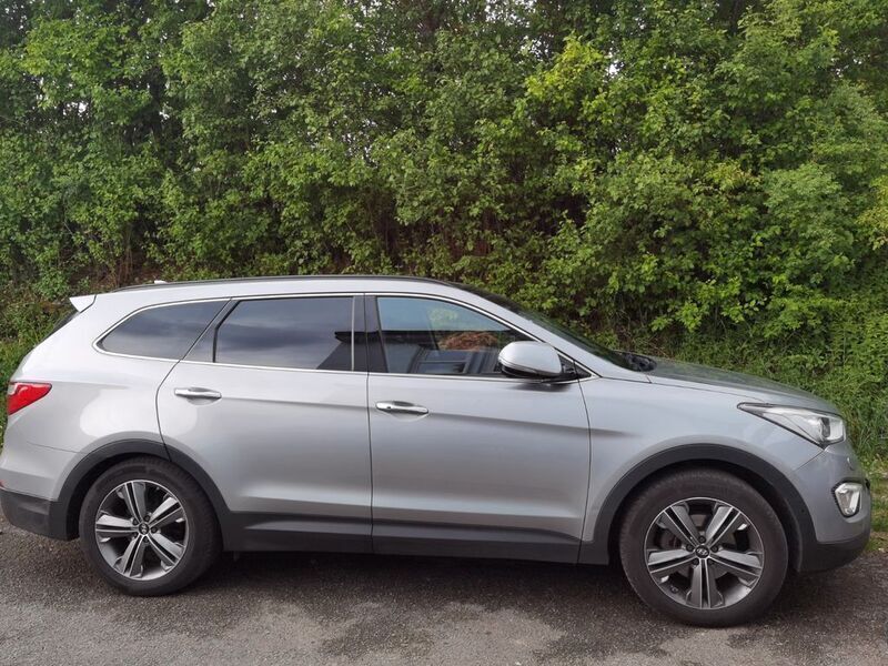 Silber Gebraucht 2014 Hyundai Grand Santa Fe Premium SUV | 12.490 € (Fairer Preis) - Bild 1/4