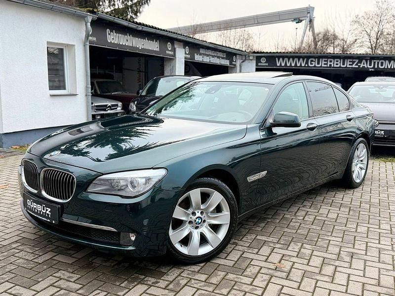 Gebraucht BMW 740 306 PS (225 kW) 2010 Tiefgruen metallic Limousine