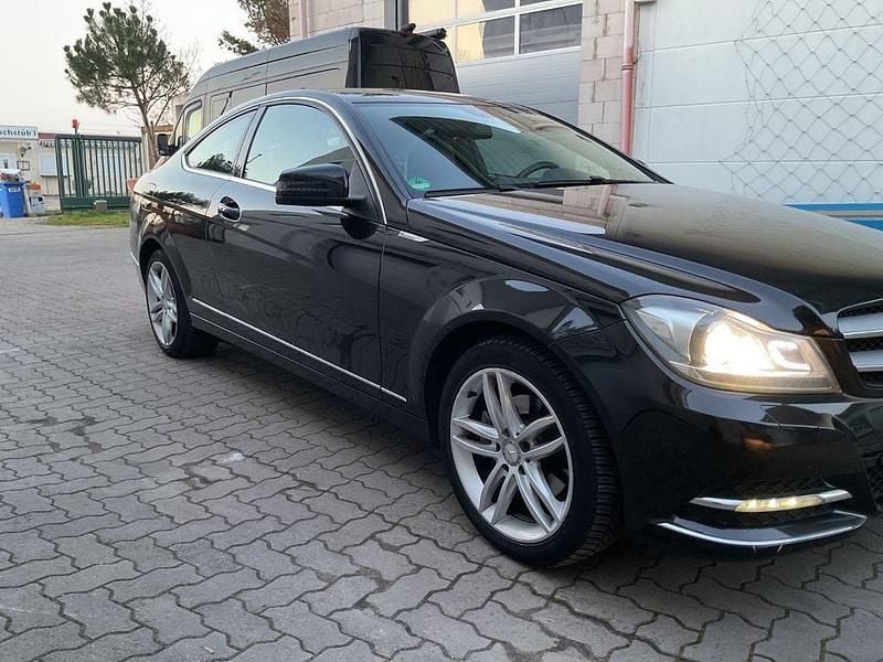 Gebraucht Mercedes C200 184 PS (135 kW) 2014 Schwarz Coupé