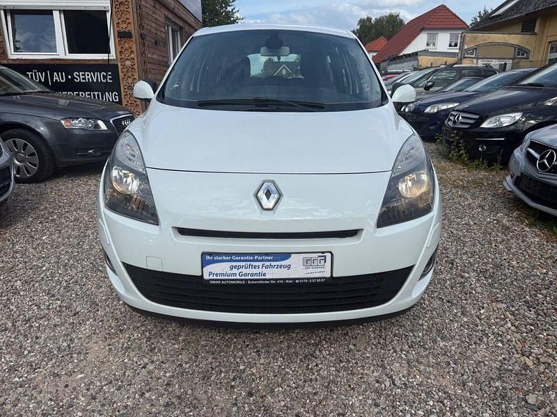 Weiß Gebraucht 2012 Renault Scénic III Bose Edition Van / Kleinbus | 4.500 € (Fairer Preis) - Bild 1/4