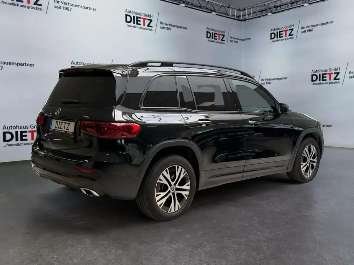 Gebraucht Mercedes GLB200 Progressive 150 PS (110 kW) 2025 Kosmosschwarz SUV