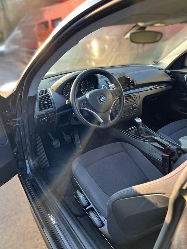 Gebraucht BMW 118 143 PS (105 kW) 2010 Schwarz Kleinwagen