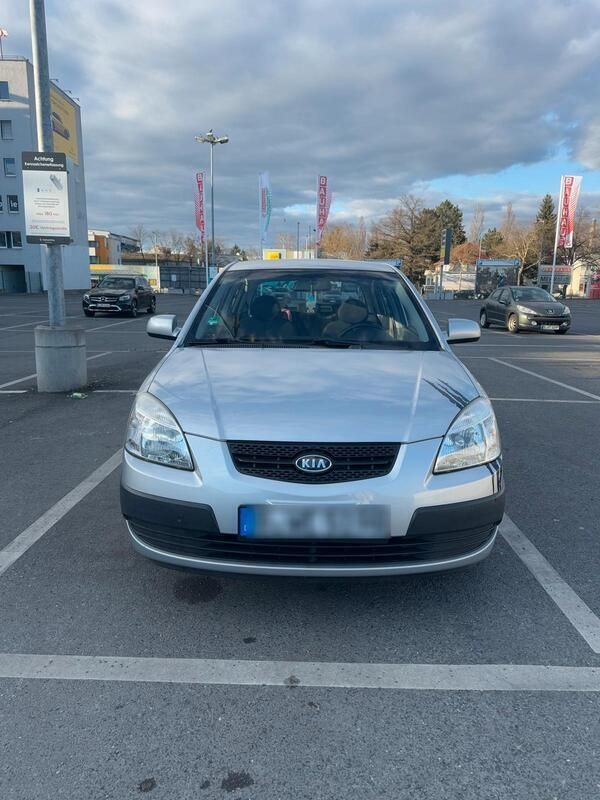 Grau Gebraucht 2006 Kia Rio 2 Kleinwagen | 2.199 € - Bild 1/4