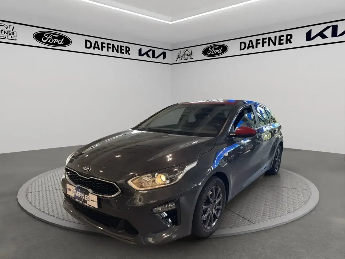 Gebraucht Kia Ceed Vision 140 PS (102 kW) 2020 Grau Kleinwagen