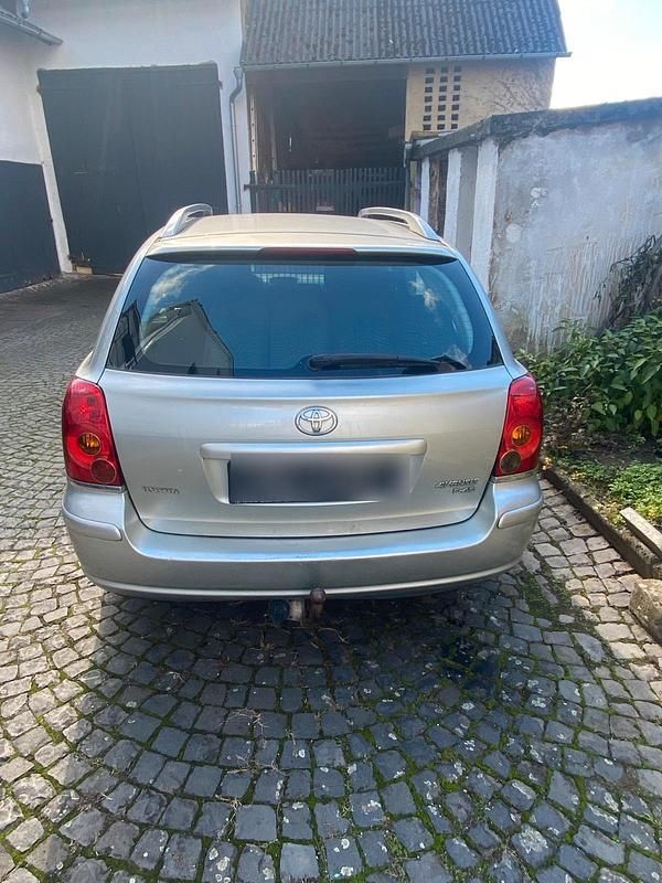 Silber Gebraucht 2007 Toyota Avensis Kombi | 1.300 € (Superpreis) - Bild 1/3