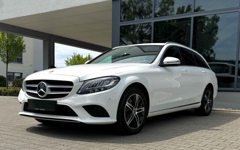 Weiß Gebraucht 2020 Mercedes C200 Avantgarde Limousine | 23.500 € (Fairer Preis) - Bild 1/4