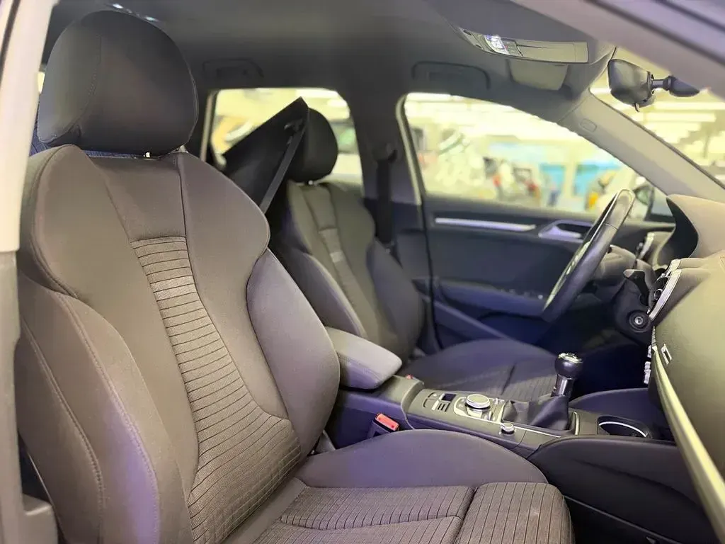 Gebraucht Audi A3 Sport 116 PS (85 kW) 2019 Silber Limousine