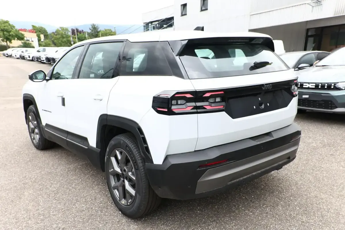 Neu Jeep Compass Altitude 145 PS (106 kW) 2026 Antarctica white metallic SUV