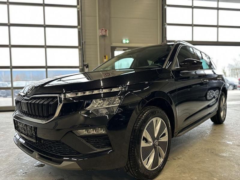 Schwarz (metallic) Neu 2025 Skoda Kamiq SUV | 26.300 € (Guter Preis) - Bild 1/4