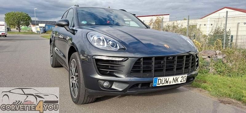 Grün Gebraucht 2017 Porsche Macan S SUV | 34.300 € (Superpreis) - Bild 1/4
