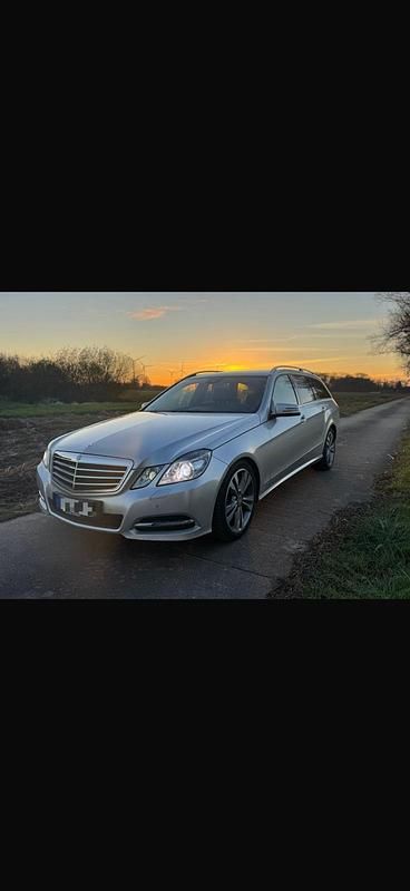 Silber Gebraucht 2011 Mercedes E350 Kombi | 6.500 € (Fairer Preis) - Bild 1/4