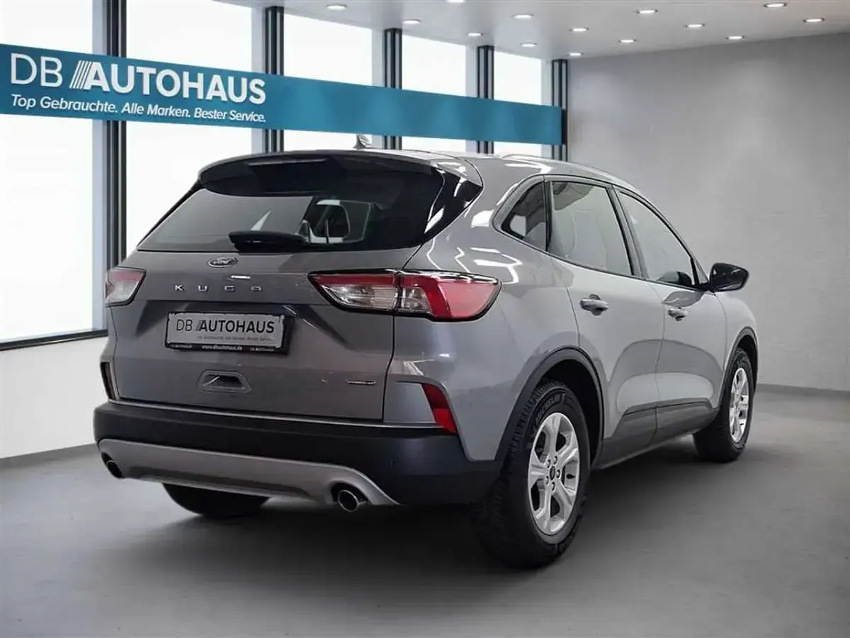 Używany Ford Kuga Cool & Connect 190 KM (139 kW) 2022 Srebrny SUV