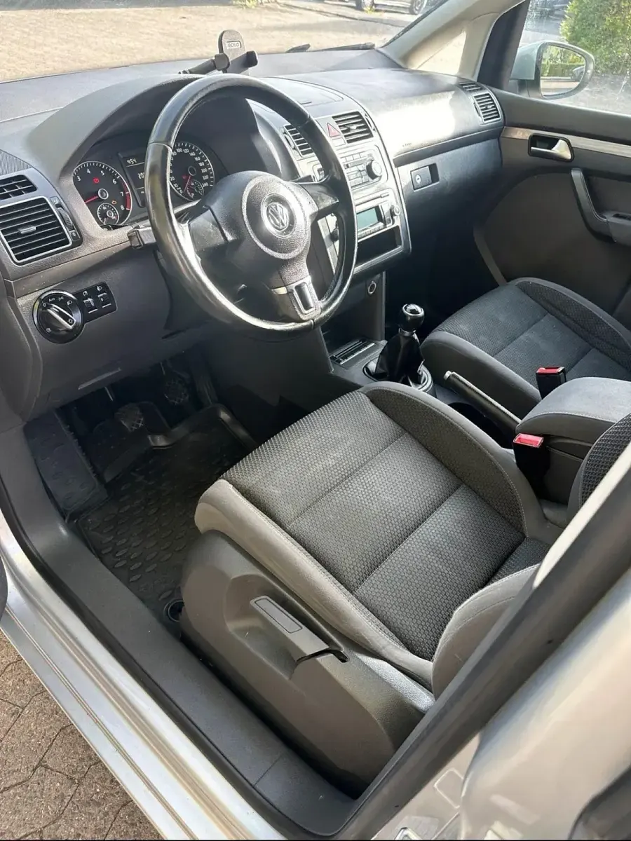 Gebraucht VW Touran 140 PS (102 kW) 2012 Silber Van / Kleinbus