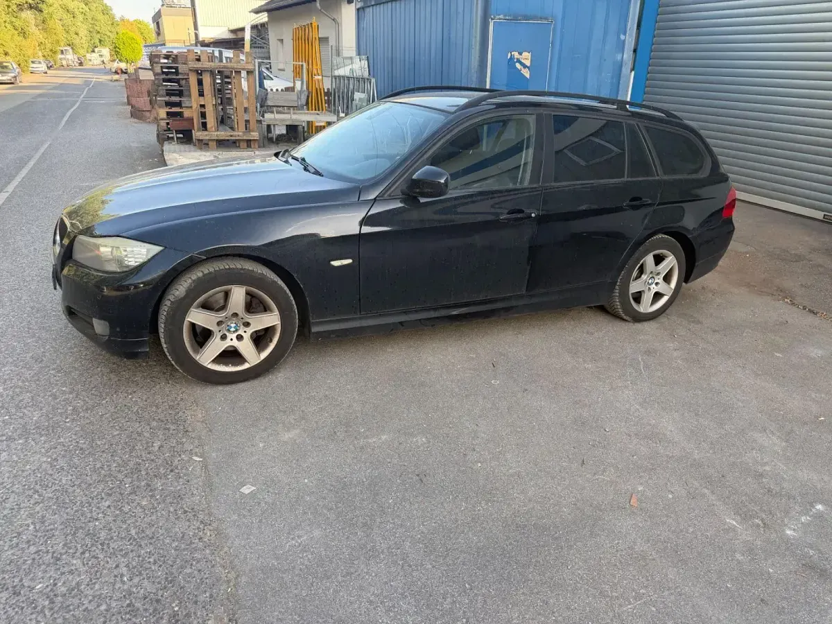 Gebraucht BMW 318 143 PS (105 kW) 2009 Schwarz Kombi