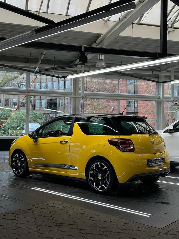 Gelb Gebraucht 2010 Citroën DS3 Sport Chic Kleinwagen | 2.050 € (Superpreis) - Bild 1/4