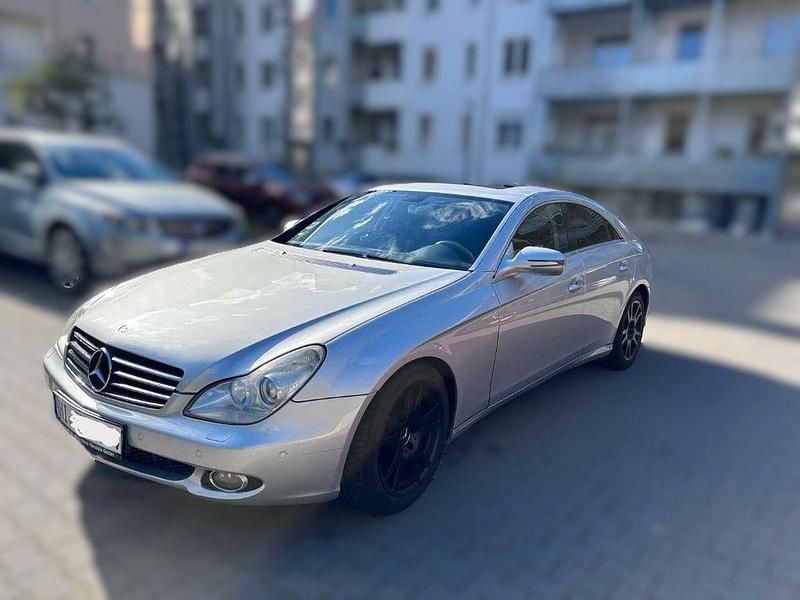 Silber Gebraucht 2010 Mercedes CLS350 Limousine | 11.890 € (Etwas zu teuer) - Bild 1/4
