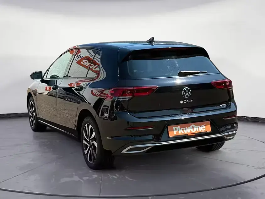 Gebraucht VW Golf VIII Active 131 PS (96 kW) 2022 Limousine