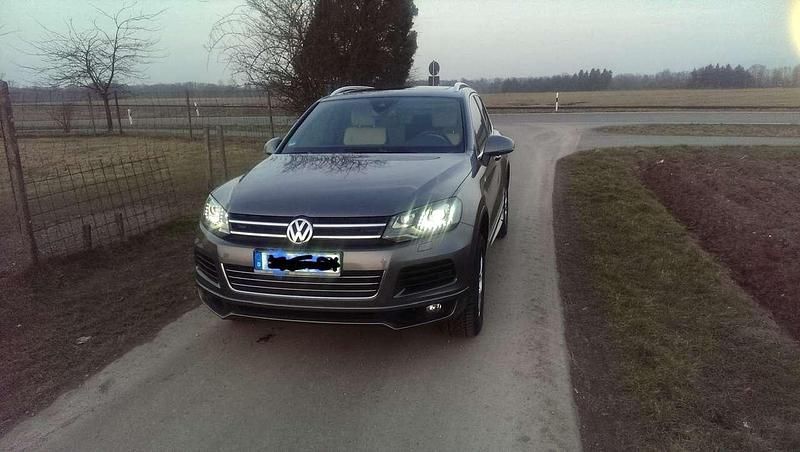 Silber Gebraucht 2013 VW Touareg Exclusive SUV | 17.500 € (Teuer) - Bild 1/4