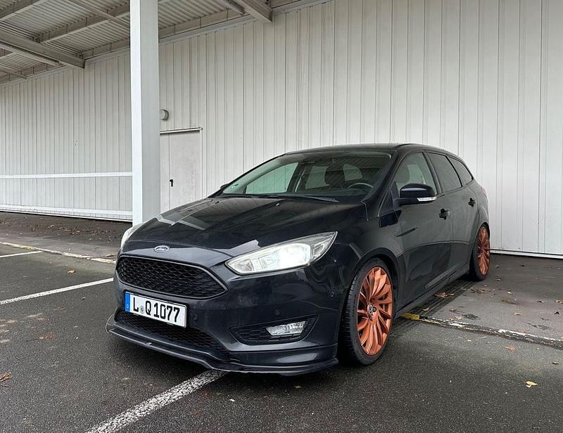Gebraucht Ford Focus 120 PS (88 kW) 2015 Schwarz Kombi