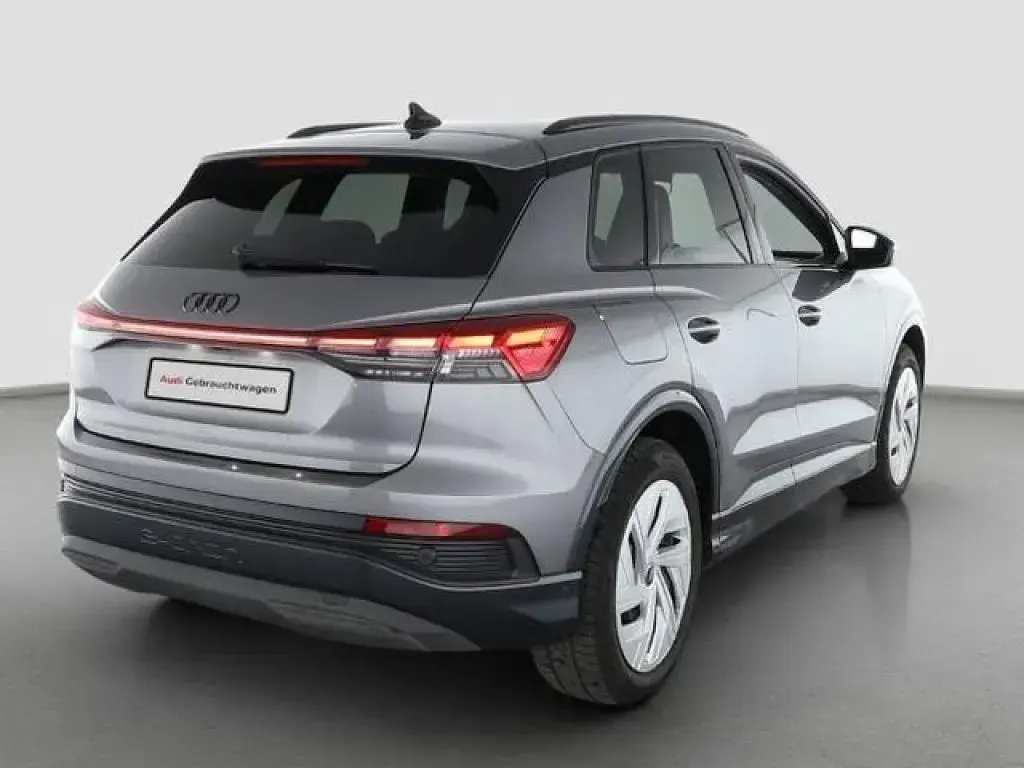 Gebraucht Audi e-tron Ambiente 210 kW (286 PS) 2025 Taifungrau metallic (metallic) SUV