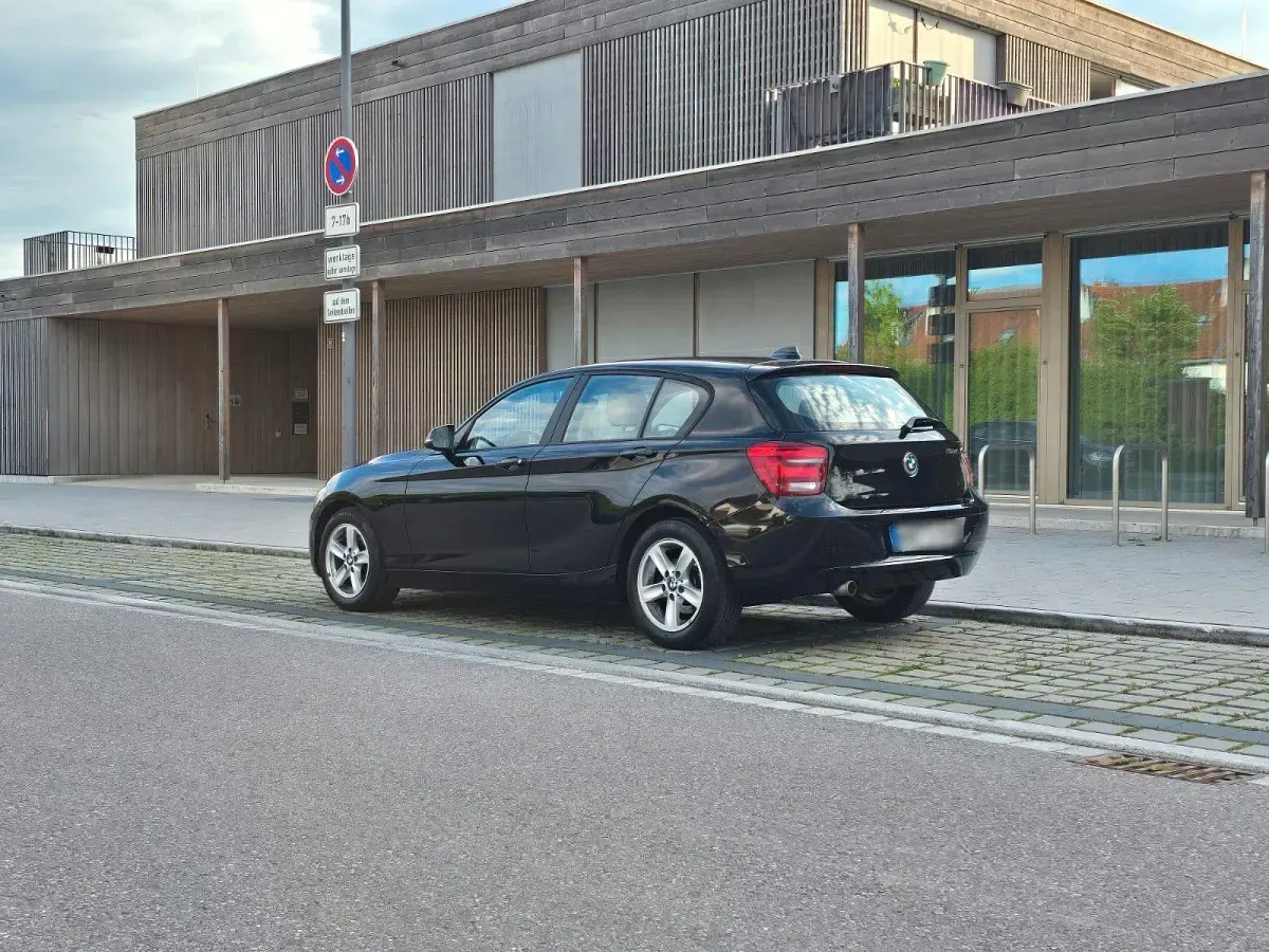 Gebraucht BMW 116 116 PS (85 kW) 2012 Schwarz Kleinwagen