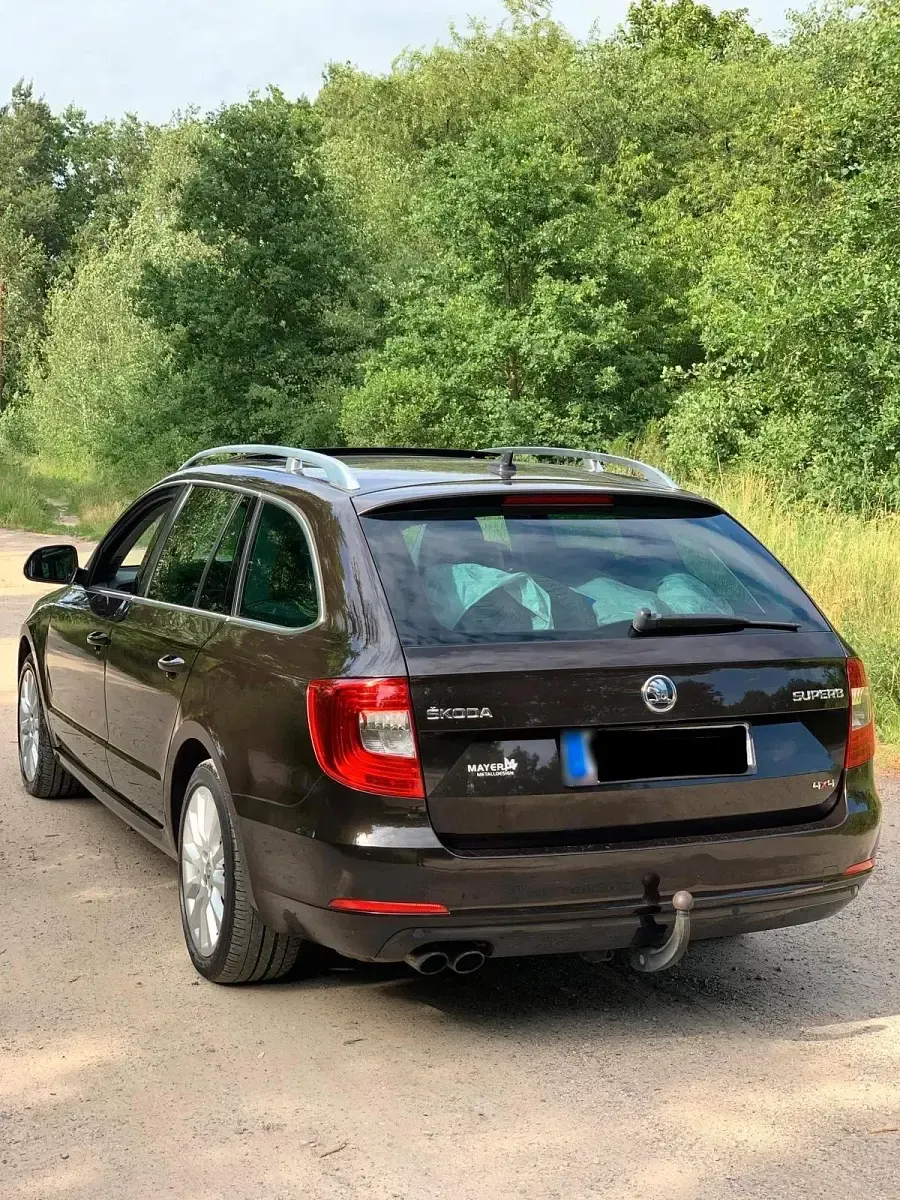 Gebraucht Skoda Superb 170 PS (125 kW) 2014 Braun Kombi