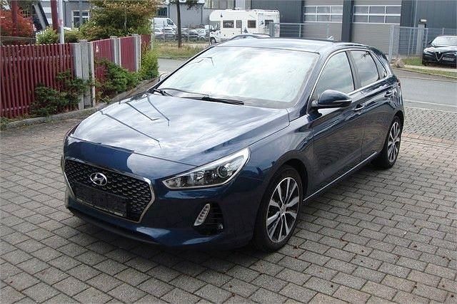 Gebraucht Hyundai i30 110 PS (80 kW) 2017 Blau Limousine