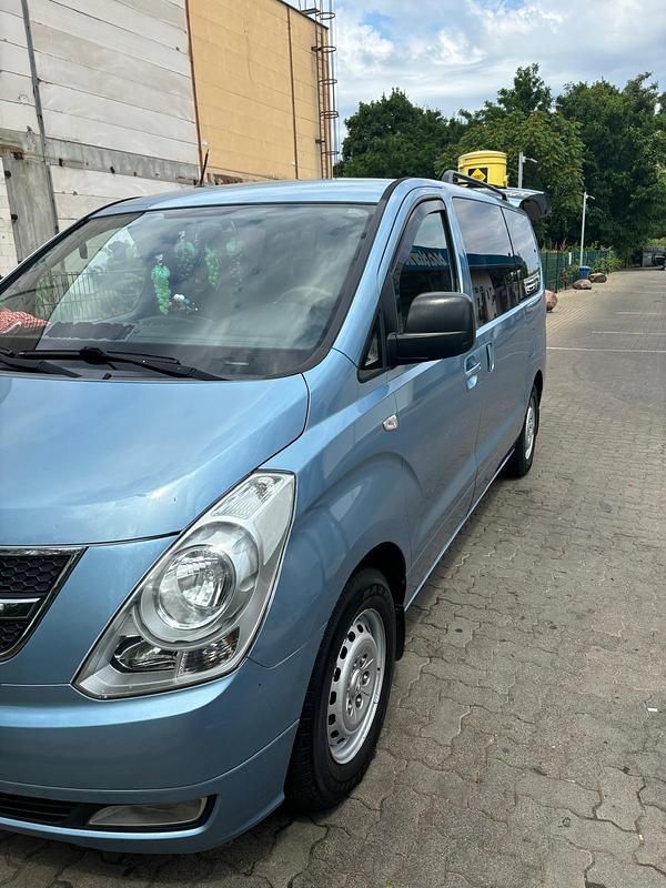 Blau Gebraucht 2010 Hyundai H-1 Van / Kleinbus | 7.300 € - Bild 1/4