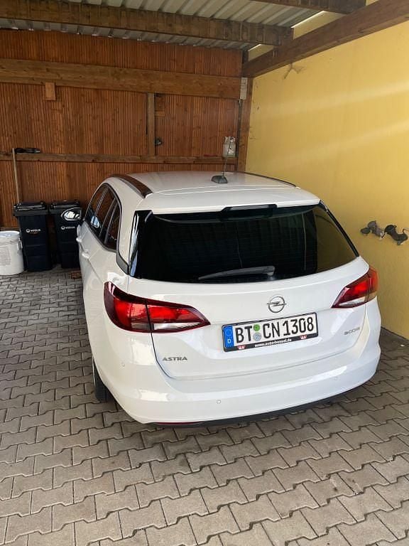 Second-hand Opel Astra 105 CP (77 kW) 2017 Alb Berlinǎ