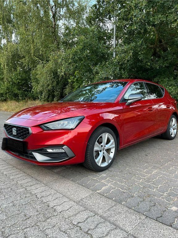 Rot Gebraucht 2020 Seat Leon FR Limousine | 20.900 € (Fairer Preis) - Bild 1/4