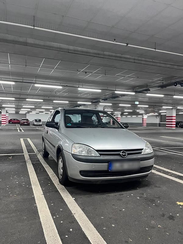 Grau Gebraucht 2001 Opel Corsa Kleinwagen | 800 € (Guter Preis) - Bild 1/4